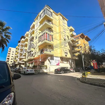 With A Terrace 1320 아파트 Durrës