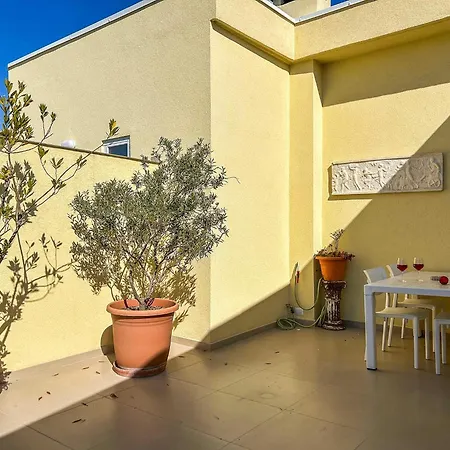 Apartment With A Terrace 1320 Durres
